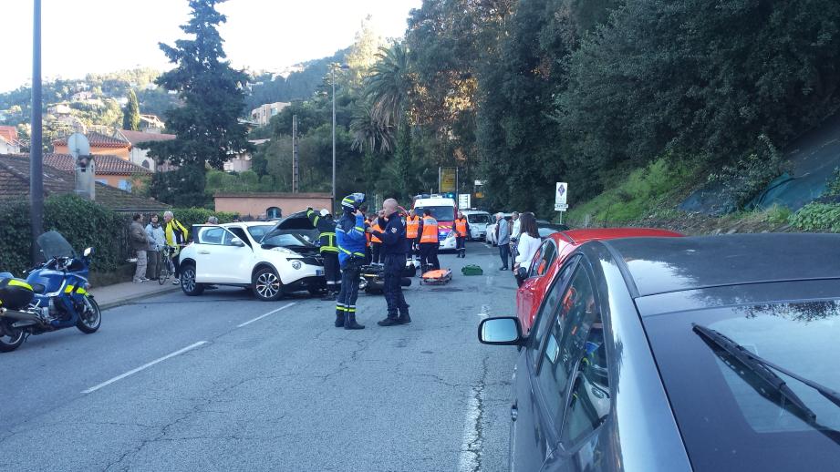 Un accident entre un deux-roues et une voiture ce dimanche après-midi à l'entrée de Théoule-sur-Mer.