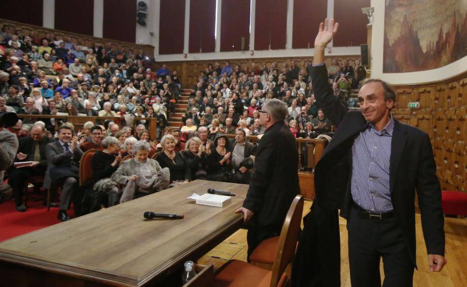 Éric Zemmour en terrain conquis, hier au Centre universitaire méditerranéen de Nice.