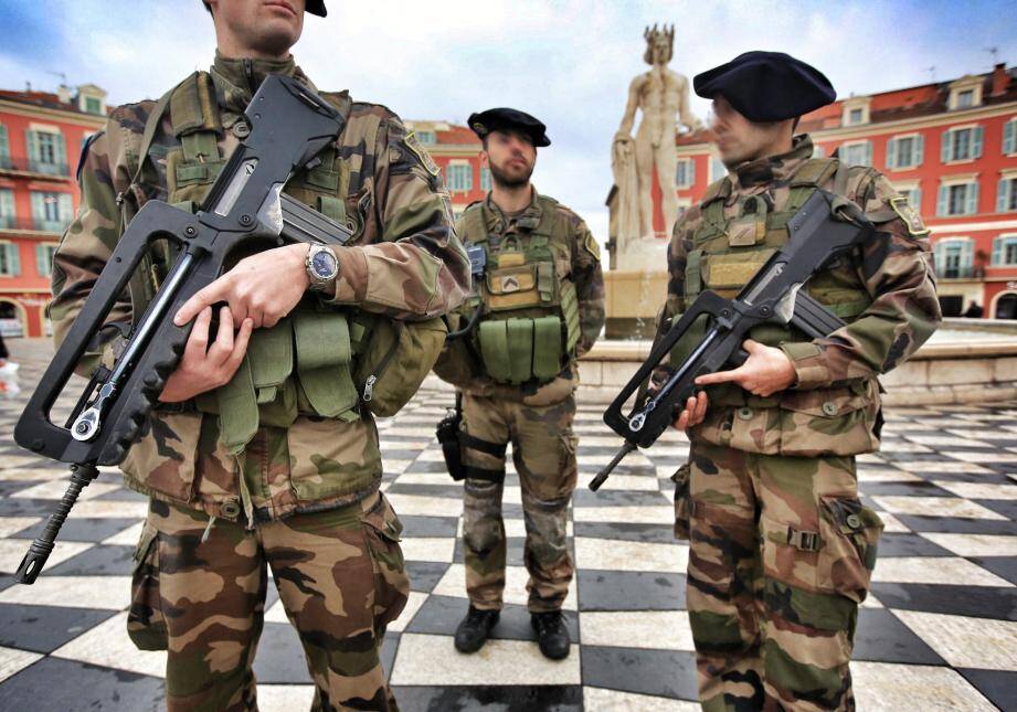 L’opération Sentinelle mobilise plus de 10.000 soldats dans toute la France, comme ici, à Nice.