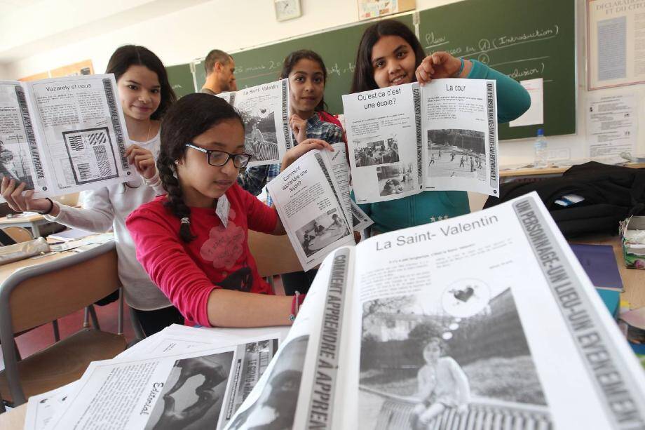 Les élèves conçoivent le journal de l'école.