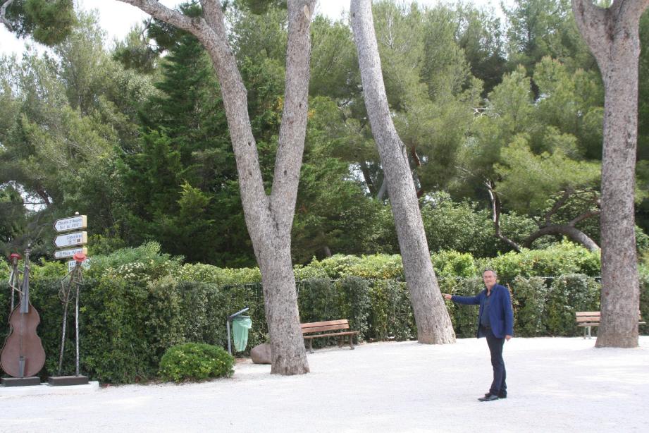 Un des kiosques sera installé sur le jardin de la Paix à l'entrée de la plage des Fossettes.