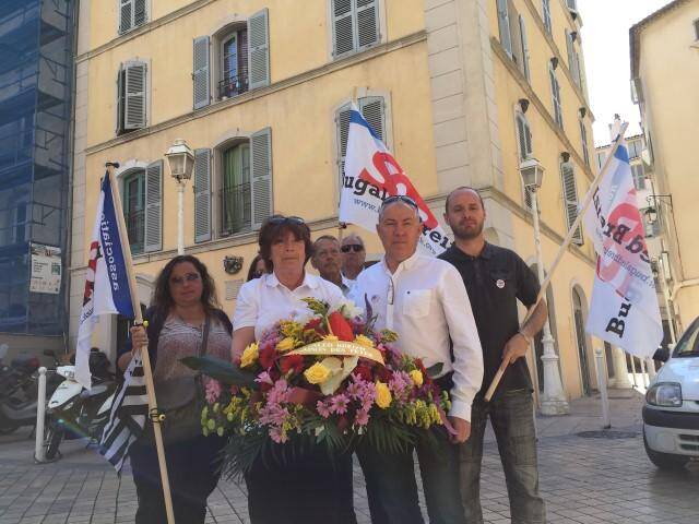 Rassemblement d'associations devant la maison des têtes à Toulon