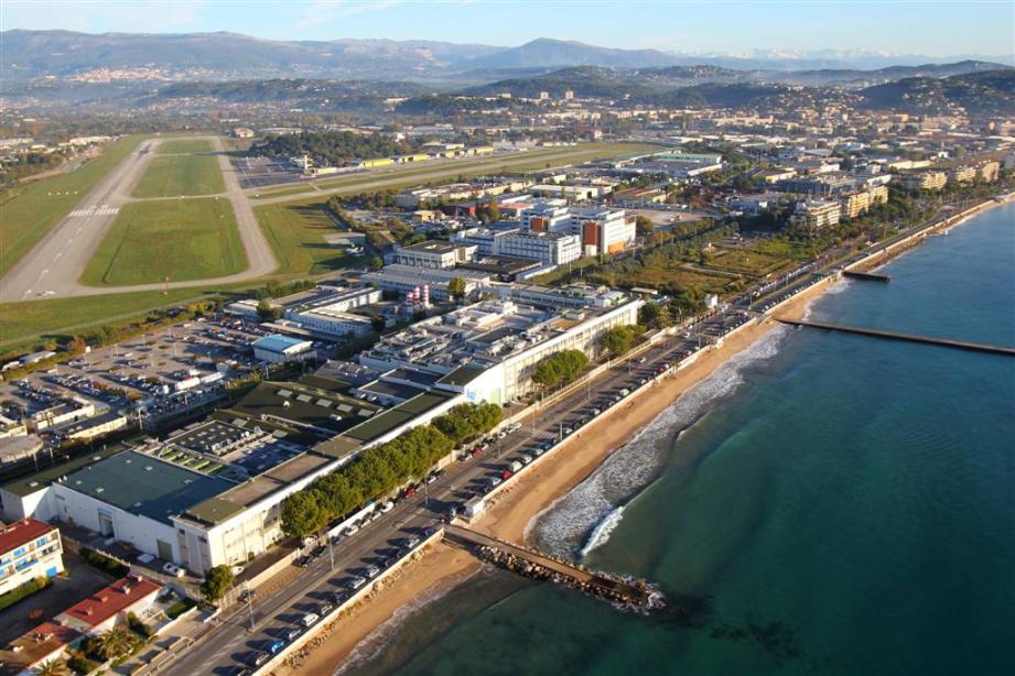 Vue aérienne de Thales Alenia Space à Cannes