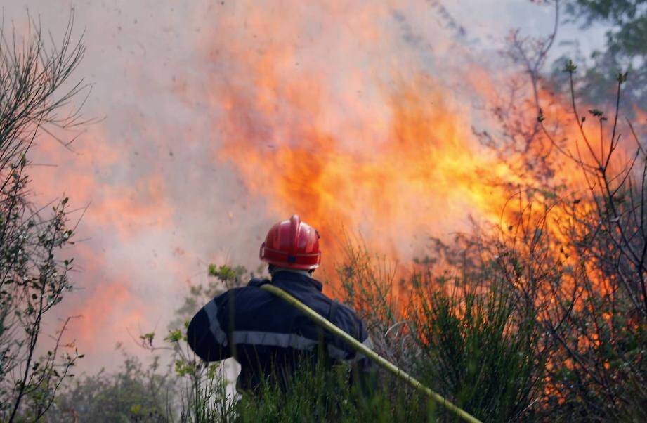 Ce samedi après-midi, un important départ de feu a mobilisé d'importants moyens sur la commune d'Esparron (photo d'illustration).