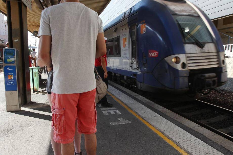 Les passagers du TER attendent parfois des heures leur train. (