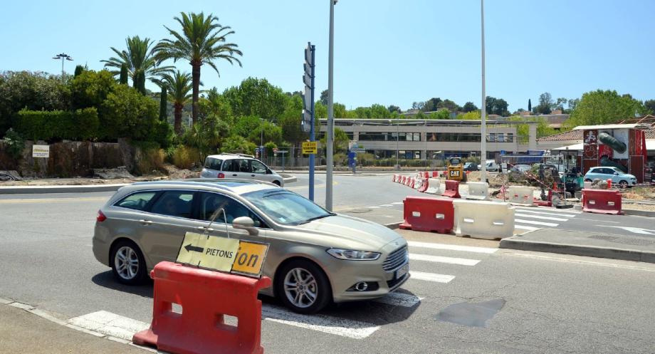 En chantier, le rond-point des Combattants-du-Drakkar bouleverse les habitudes des piétons.