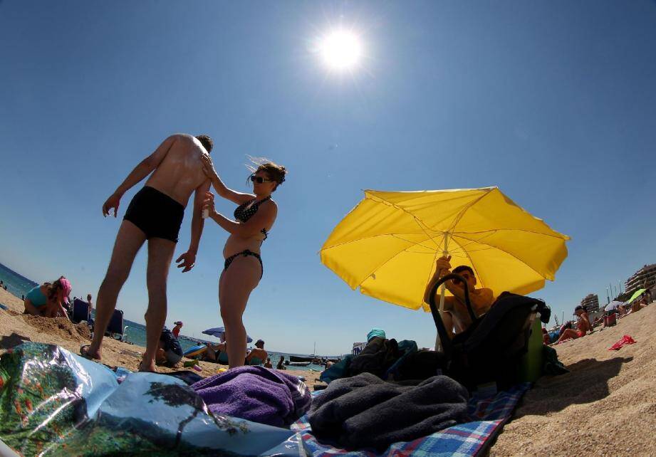 Se protéger du soleil est essentiel pour des vacances réussies.