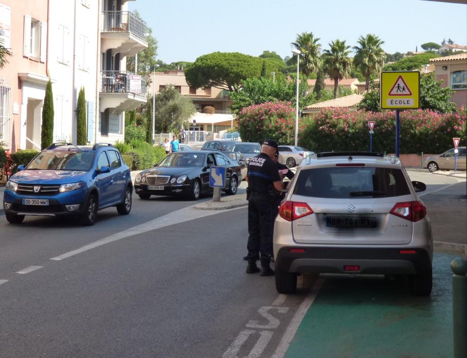 La problématique du stationnement en centre-ville s'avère toujours une opération délicate entre abus et respect de la loi.