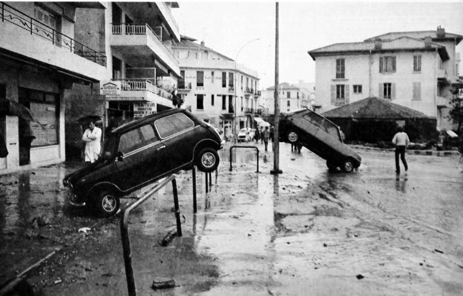 Les dégâts à Antibes le 16 octobre 1979, après le raz de marée provoqué par l'effondrement d'une digue en construction à l'aéroport de Nice. Photo archives Nice-Matin