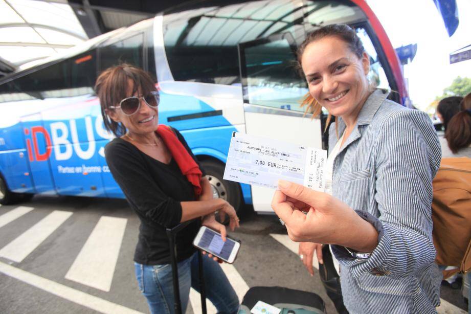 Un ID BUS à la gare des bus de l'aéroport de Nice (Terminal 1).