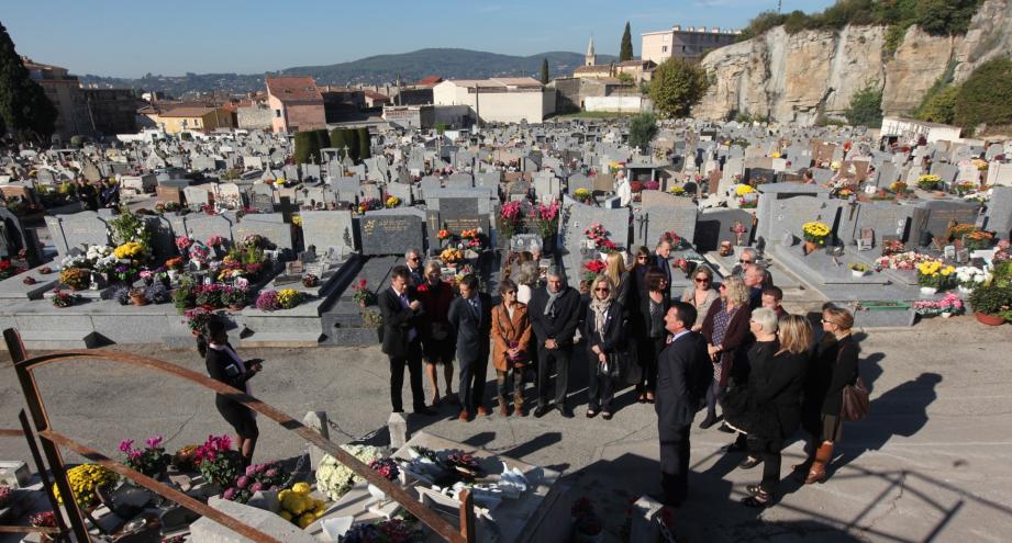 Des élus au cimetière communal de Draguignan