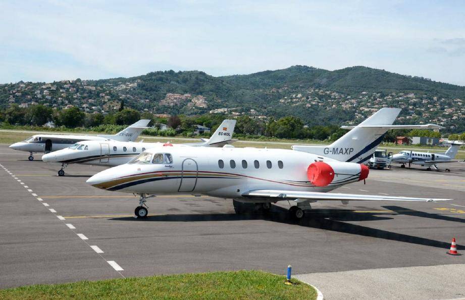 Jets privés à l'aéroport de Cannes-Mandelieu. 