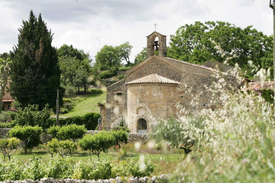 L'architecture et les peintures religieuses seront évoqués par une visite de évoquées en une visite la Chapelle Saint-Martin , premier lieu de prière de Cotignac.