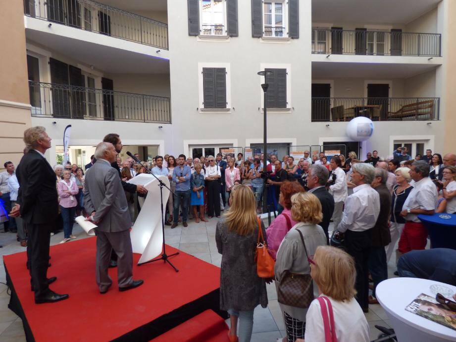 Il y a quelques jours à peine, organisée en très grande pompe par le promoteur et la ville, la deuxième cérémonie de remise des clefs aux habitants ne laissait en rien présager le rebondissement survenu hier devant le conseil d'Etat.