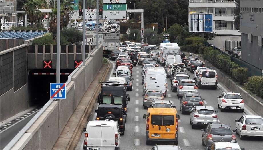 Tunnel fermé, circulation paralysée et 3000 usagers privés de courant, la CGT reconnaît un acte délibéré. 