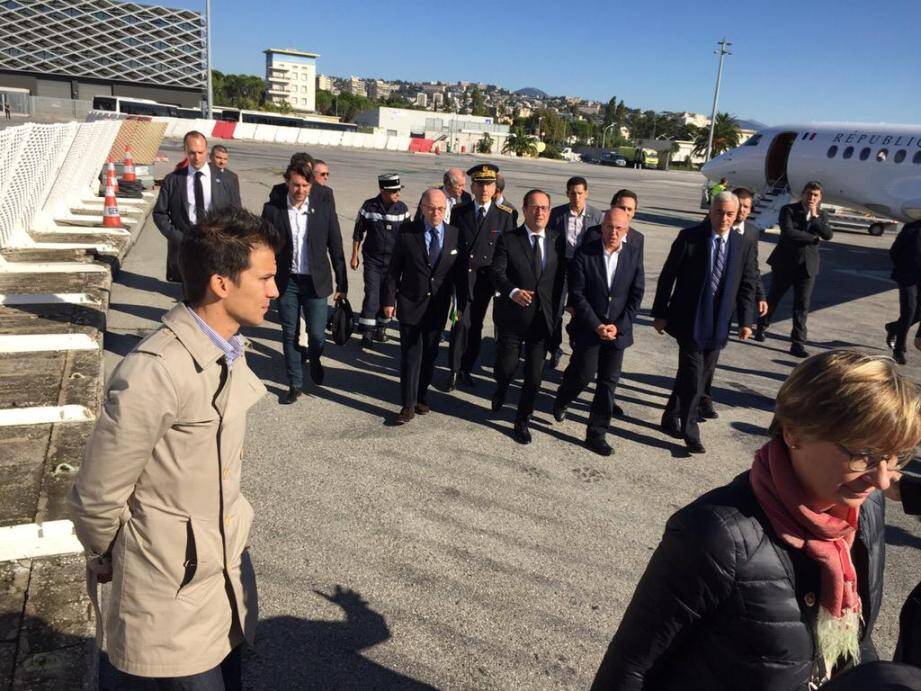 François Hollande et Bernard Cazneuve sont arrivés à l'aéroport de Nice.