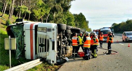 accident poids lourd a8 mandelieu camion renverse 151024