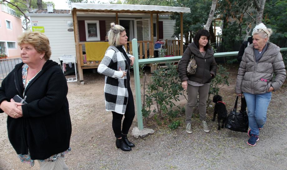 Entre espoir et désarroi, les habitants de Carimaï patientent dignement au Ranch.