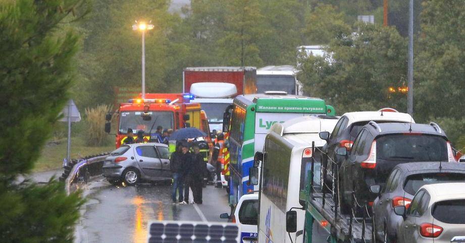 accident voie sur berge nice aeroport nice 151002