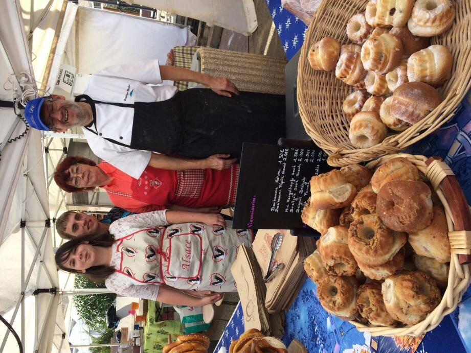 Le pâtissier Dominique et son équipe de La Broque, dans la vallée de la Bruche, propose de nombreuses spécialités de bretzels et de brioches alsaciennes.