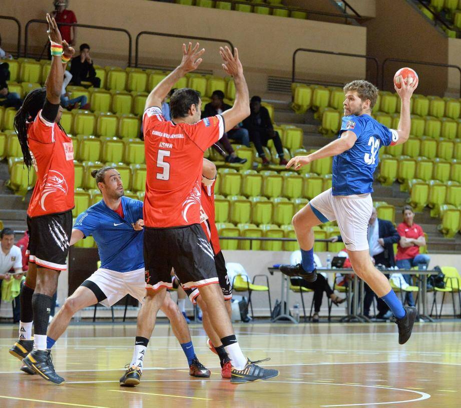 Sidibé et Asier ont barré la route de la Coupe à Cottare et ses coéquipiers, hier. 