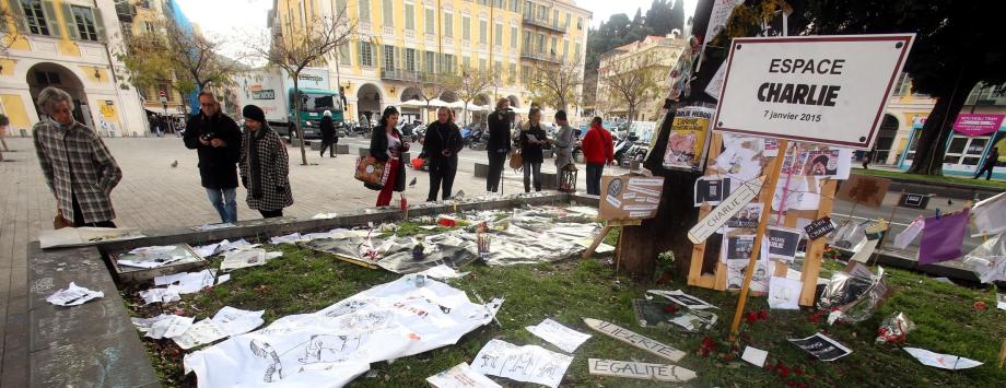 La place Garibaldi après Charlie : un carré de résistance, de recueillement et d'espoir de fraternité et de jours meilleurs.