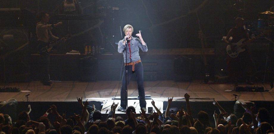 David Bowie sur la scène du Palais Nikaïa en 2003.