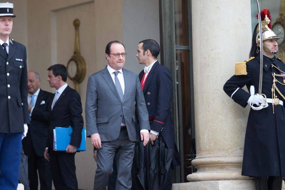 Francois Hollande  Manuel valls et Laurent fabius sur le perron de l elyseeFrench president francois hollande french prime minister manuel valls and french minister of foreign affairs Laurent Fabius at elysee palace