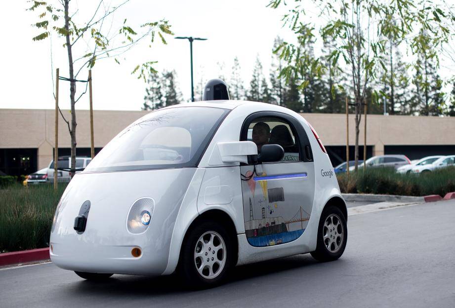 Une Google Car, voiture sans chauffeur, photographiée le 8 janvier dernier au siège de la firme californienne à Mountain View. 	