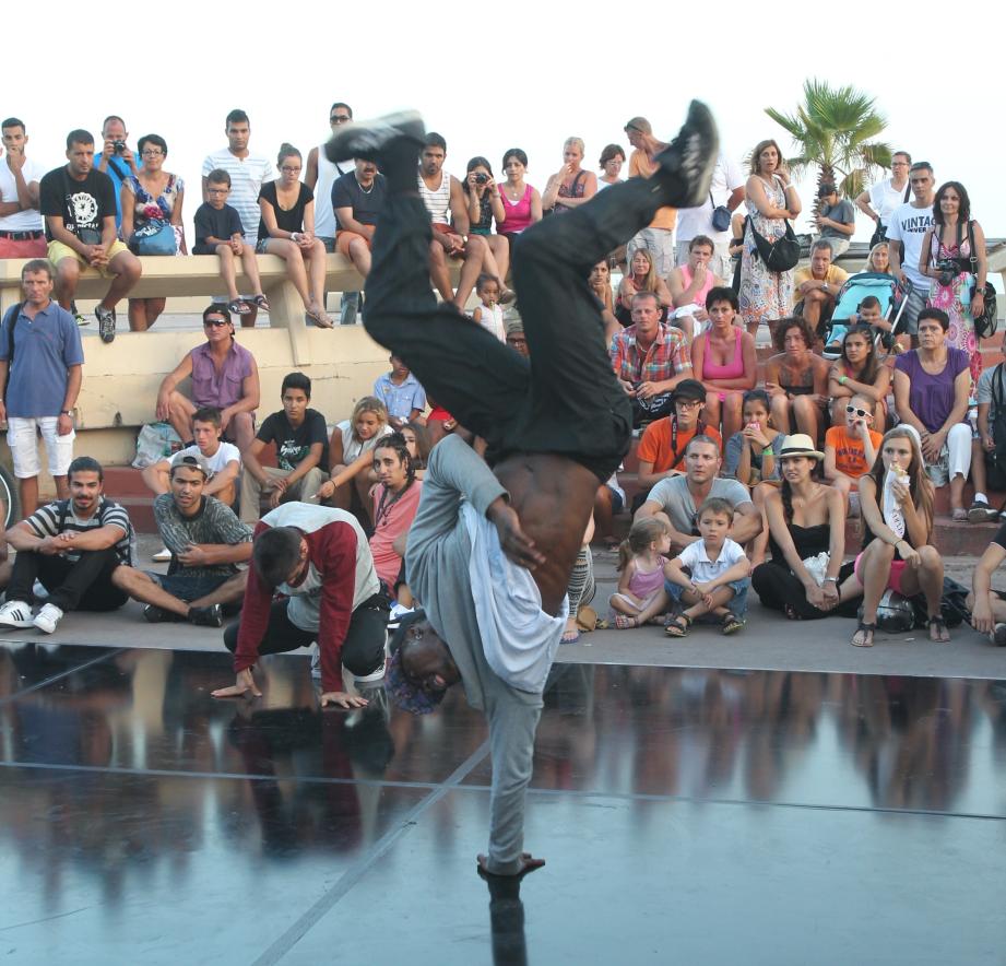 break the floor  sur la croisette à cannes papier ganansia