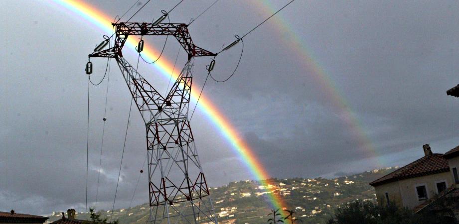 A 14 heures dimanche, il restait 370 foyers privés d'électricité dans les Alpes-Maritimes, principalement dans les secteurs de Guillaumes et de Grasse.