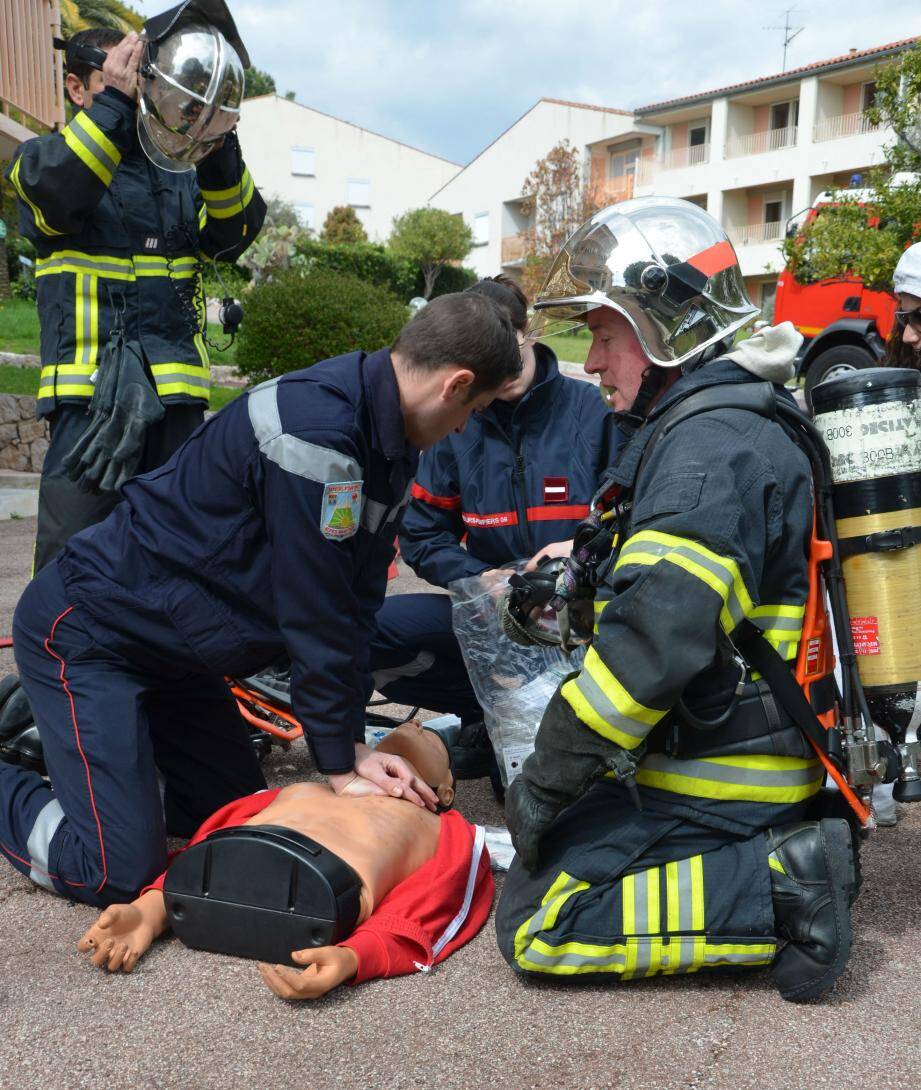 Une Initiation Aux Gestes De Premiers Secours Avec Les Sapeurs Pompiers Var Matin