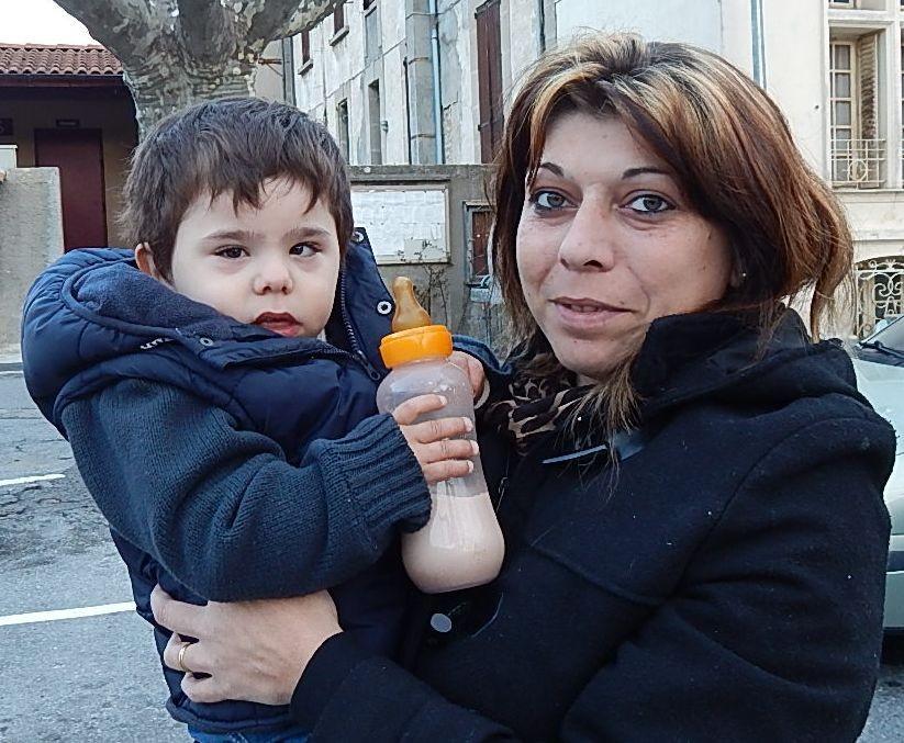 Sonia Brun et son fils, Giuseppe. La maman continue son combat pour que son enfant puisse être opéré rapidement.