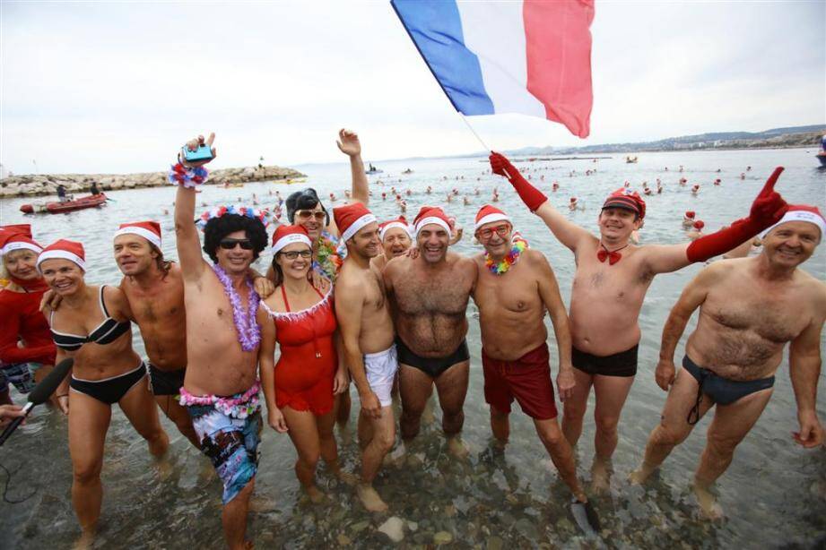 Le bain de Noël du Téléthon 2015, par l'école de voile de Cagnes-sur-Mer.