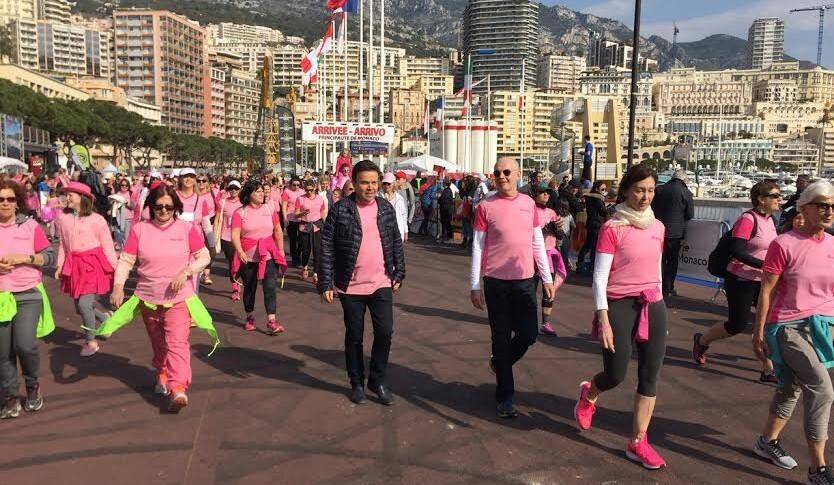 Le ministre d'Etat Serge Telle et le conseiller de gouvernement pour la Santé Stéphane Valéri au départ de la Pink Ribbon Walk, la marche de sensibilisation contre le cancer du sein, l'une des épreuves de la Monaco Run.