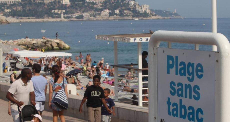 La plage située en face du CUM, à Nice, devient interdite aux fumeurs cette année.