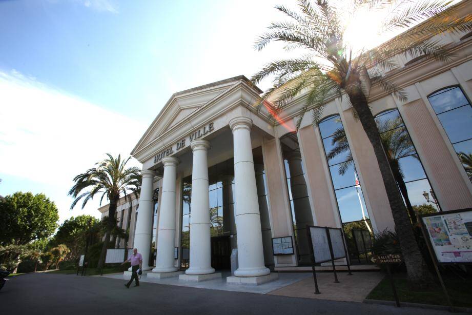 Licenciée il y a un an, Chantal Garric n'a pas souhaité apparaître en photo. Elle aura travaillé un peu plus d'un an aux côtés du maire de Saint-Laurent-du-Var.