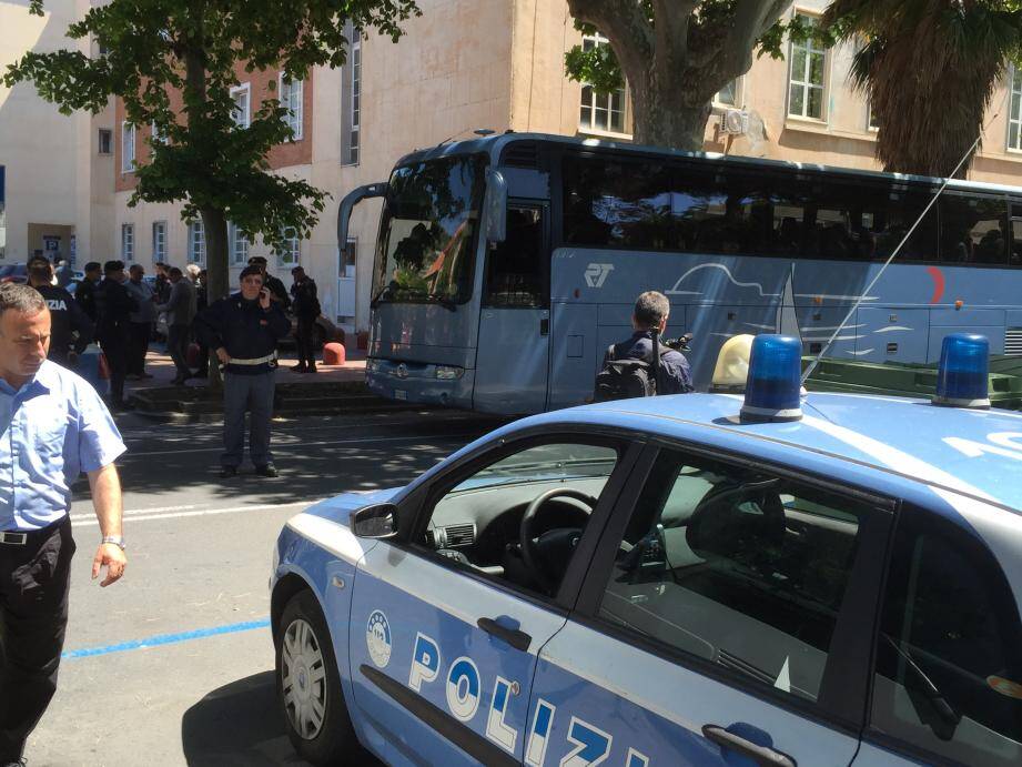 Important dispositif policier hier matin à Vintimille.