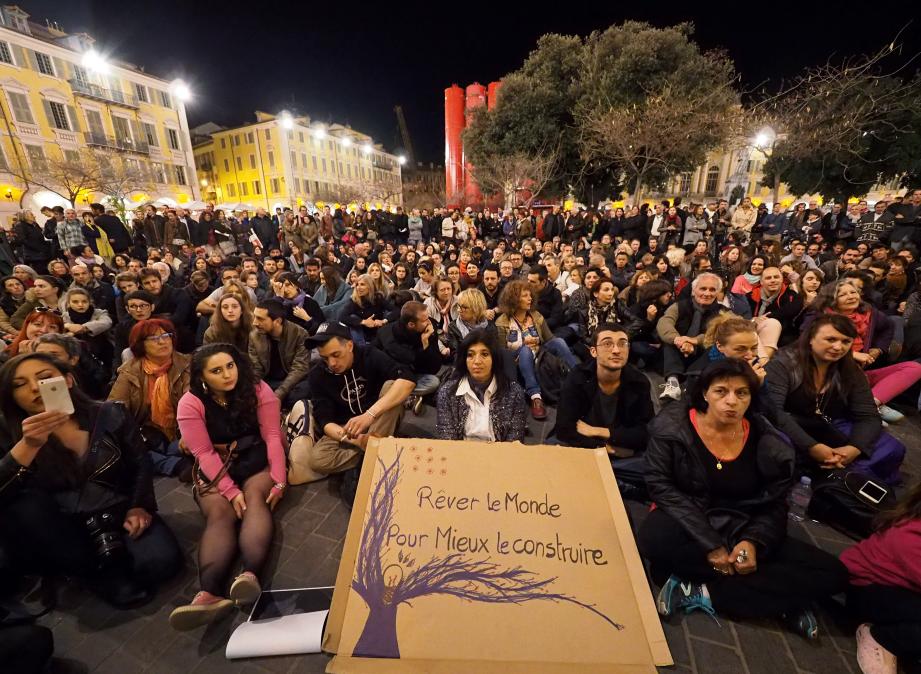 Place Garibaldi, la Nuit debout est assise... Un hasard?