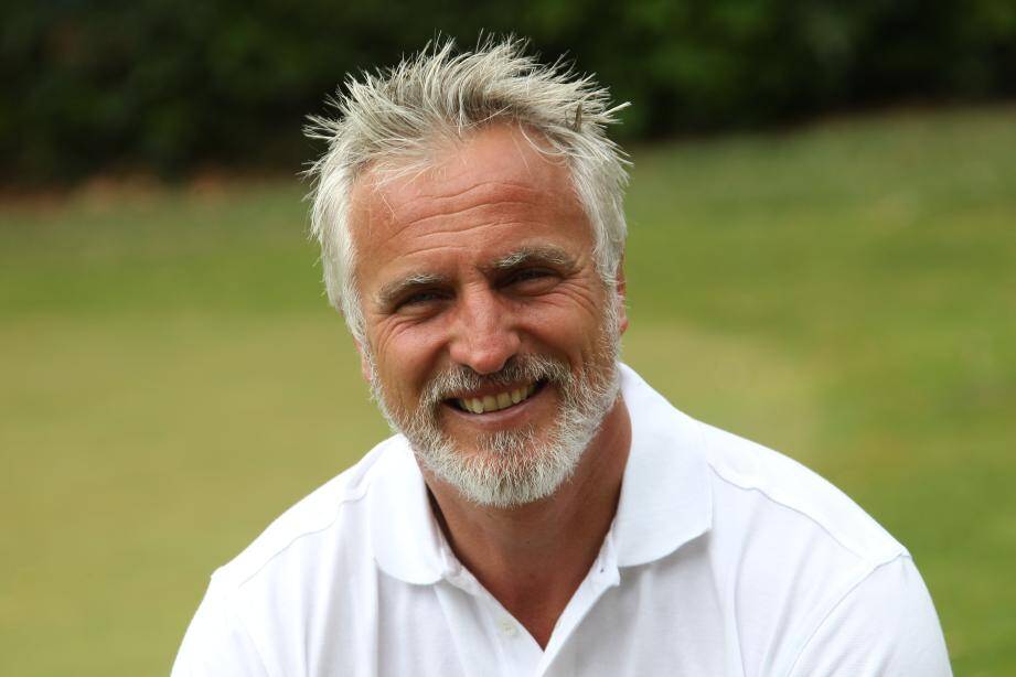 David Ginola est un amateur de golf.