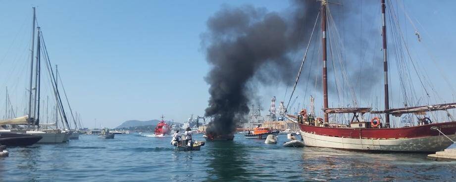 Le bateau qui a pris feu.