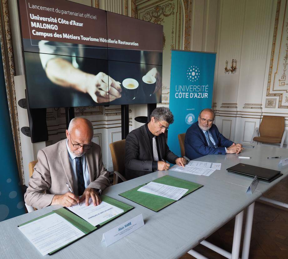 La signature du partenariat officiel entre l’UCA, Malongo et Campus des Métiers Tourisme Hôtellerie Restauration. 