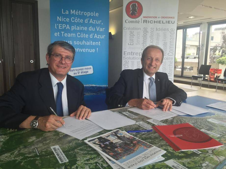 Jean-Pierre Gérault, président du Comité Richelieu, et Jacques Lesieur, CEO de Team Côte d'Azur, ont signé le partenariat à la Maison de la Métropole Nice Côte d'Azur à Paris.