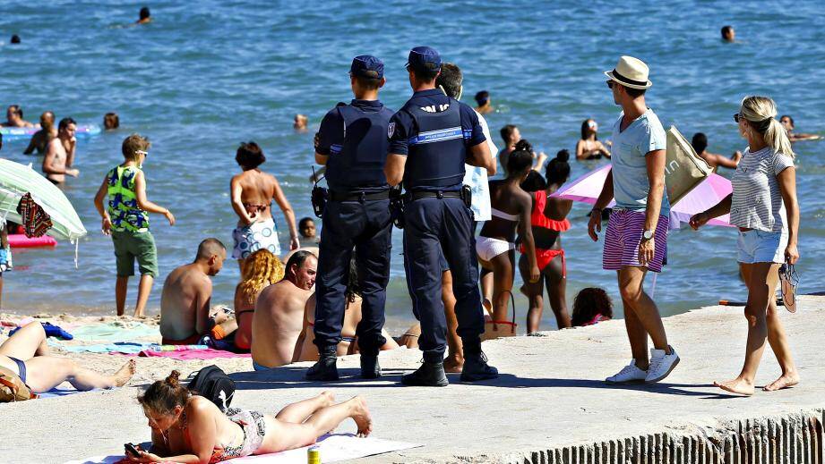 Sofia n'est pas retournée à la plage depuis la mise en oeuvre de l'arrêté cannois.