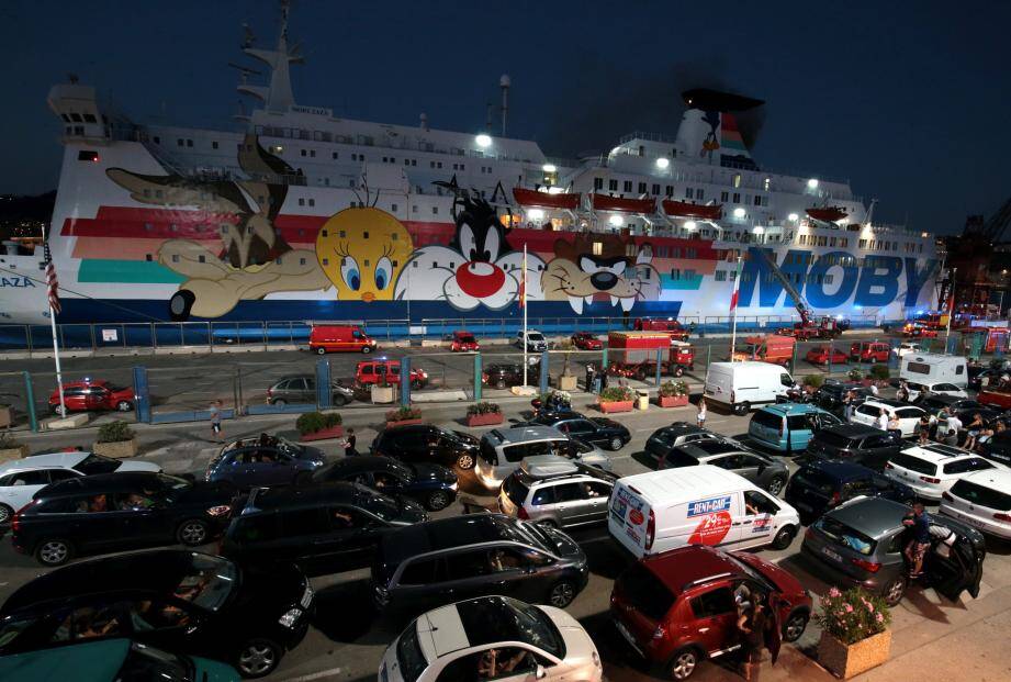Plus de cent pompiers sont intervenus à bord du ferry jusqu'à minuit samedi