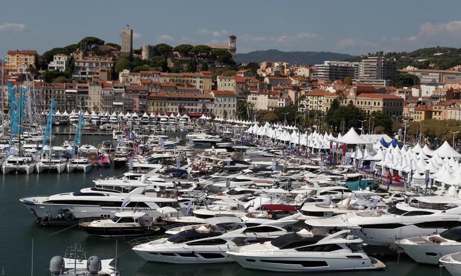 Le vieux port de Cannes.
