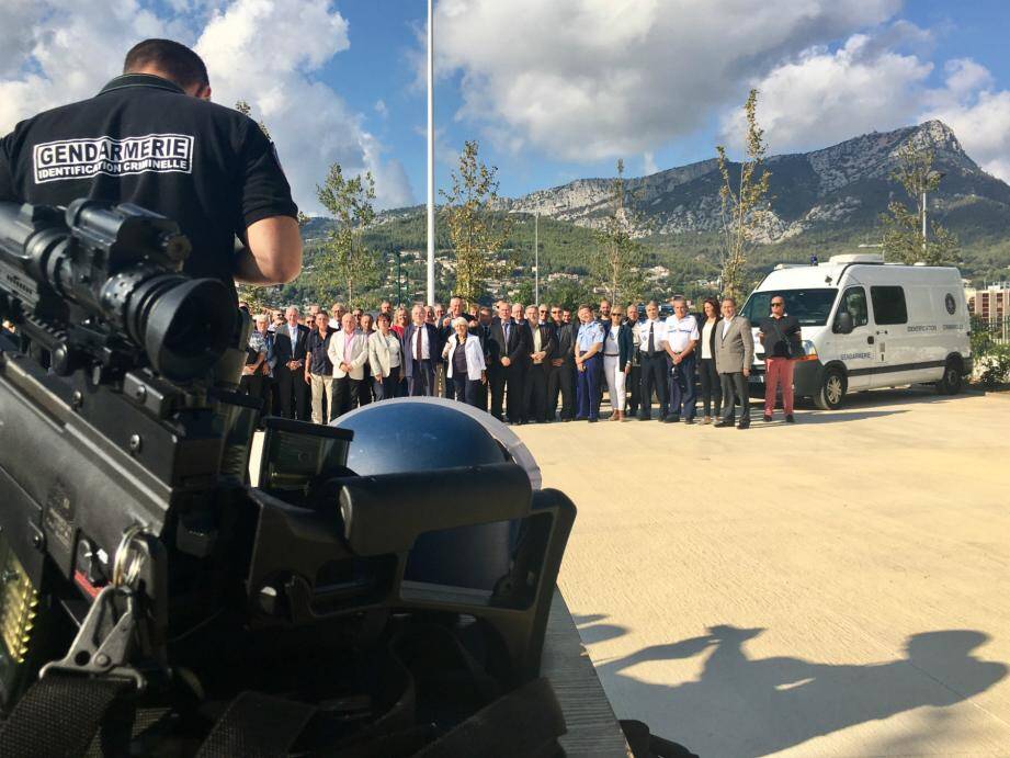 Le « PSIG Sabre » de Brignoles, l'un des fleurons de la gendarmerie du Var a présenté ses équipements aux élus qui ont aussi eu droit à une visite des coulisses du nouveau siège départemental.