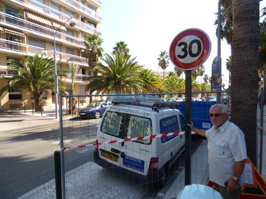 Trente kilomètres/heure comme en bas de l'avenue Gambetta et cinquante ailleurs, ou trente partout ? Pierre-Jean Richard, président du CIL Gambetta, et ses adhérents sont partisans d'une limitation de la vitesse à trente kilomètres/heure de haut en bas.