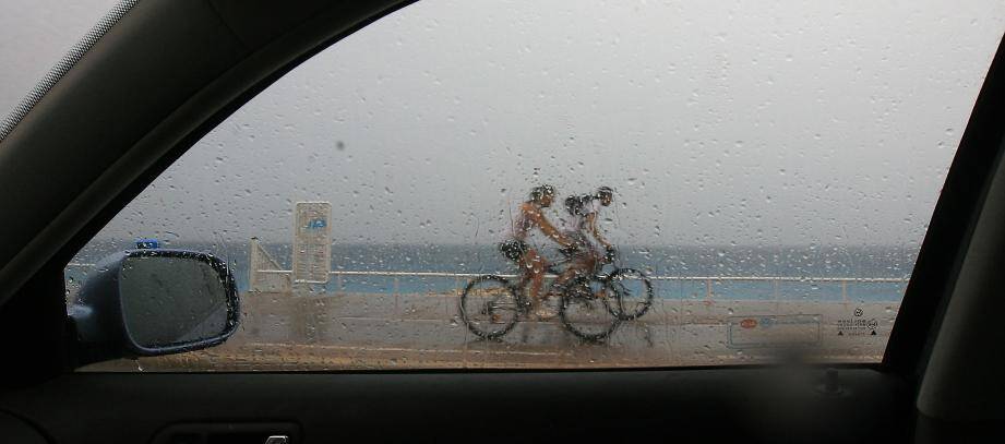 LA PROMENADE DES ANGLAIS SOUS LA PLUIE