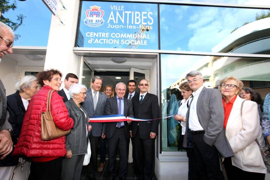 Inauguration du foyer club Mirabeau par le maire d'Antibes.